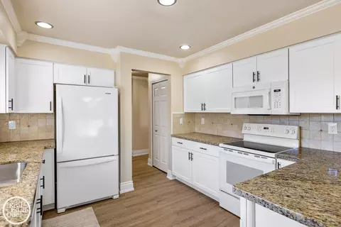 Kitchen - 45597 Delmar, Macomb, MI 48044 photo 2 of 5