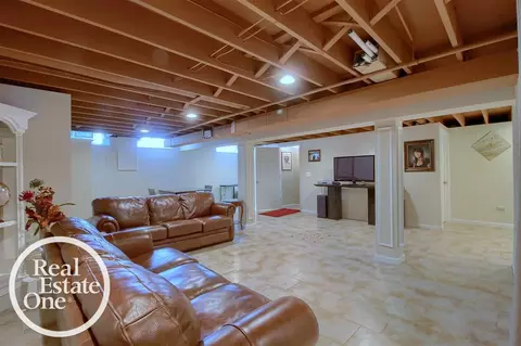 Living - 45597 Delmar, Macomb, MI 48044 photo 6 of 6
