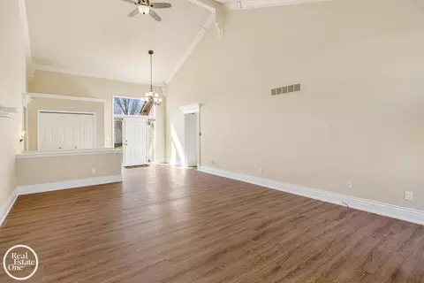 Living - 45597 Delmar, Macomb, MI 48044 photo 2 of 6
