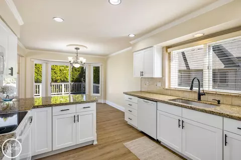 Kitchen - 45597 Delmar, Macomb, MI 48044 photo 4 of 5