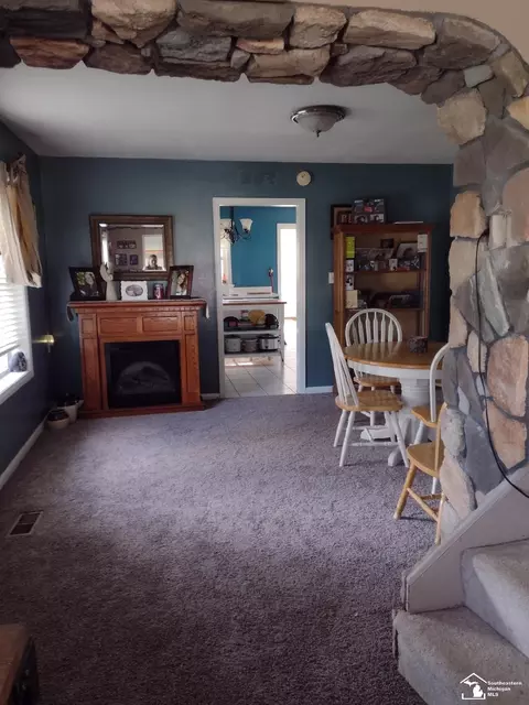 Dining - 461 Rawson, Dundee, MI 48131 photo 1 of 2