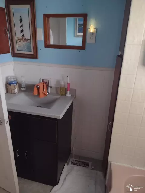 Bath - 461 Rawson, Dundee, MI 48131 photo 1 of 3