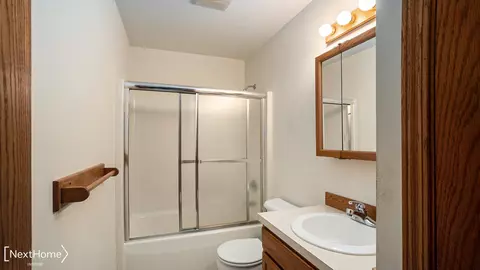 Bath - 1748 Castleview, Gladwin, MI 48624 photo 2 of 2
