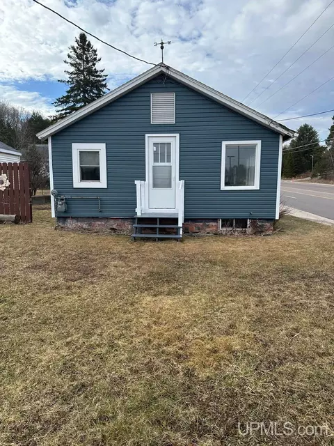 102 E Furnace, Marquette, MI 49855