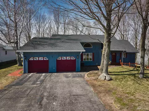 1438 Washington, Munising, MI 49862