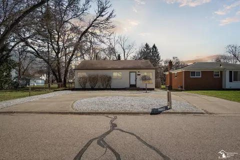 15376 Deering, Livonia, MI 48154