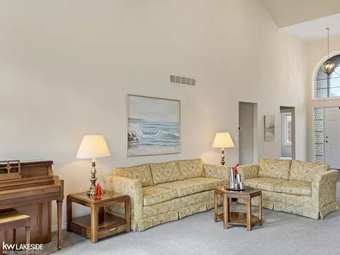 Living - 5212 Hawkseye, Warren, MI 48092 photo 5 of 9