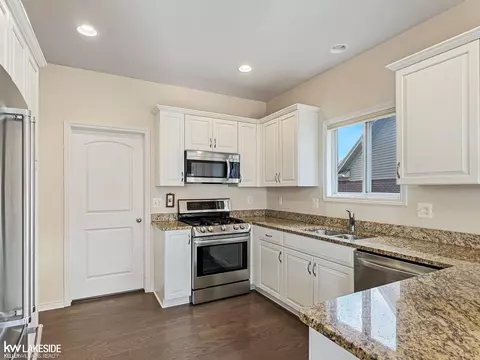 Kitchen - 5212 Hawkseye, Warren, MI 48092 photo 2 of 3