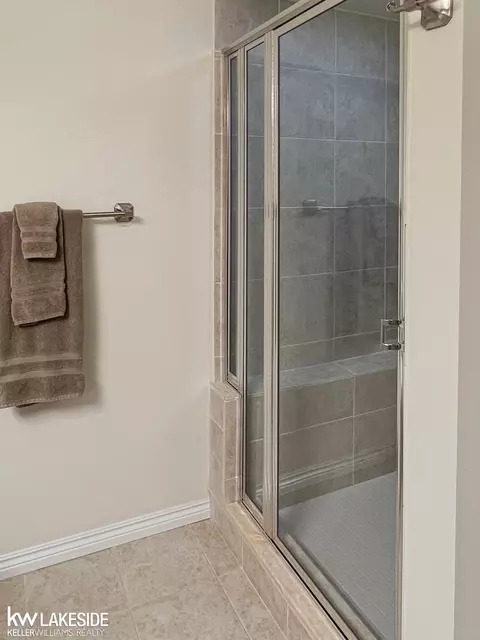 Bath - 5212 Hawkseye, Warren, MI 48092 photo 2 of 4