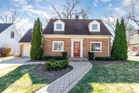 2412 Manor, Midland, MI 48640
