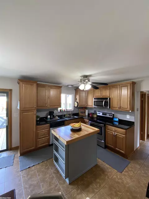 Kitchen - 4339 County Line, Casco, MI 48064 photo 4 of 5