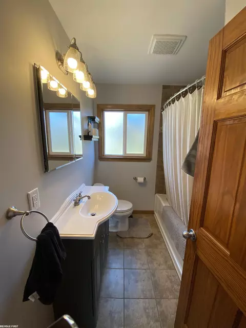 Bath - 4339 County Line, Casco, MI 48064 photo 1 of 2