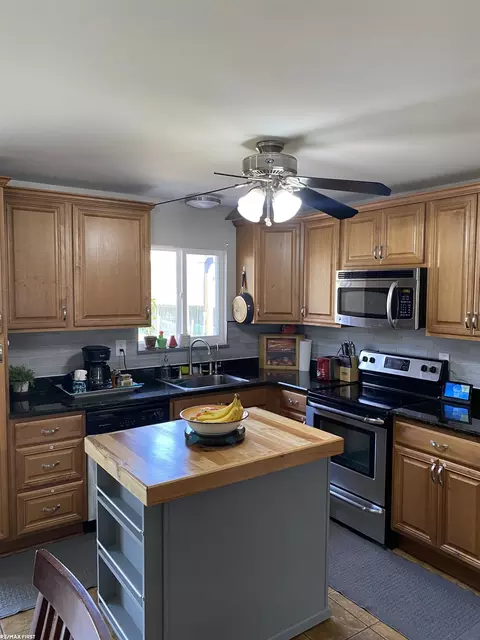 Kitchen - 4339 County Line, Casco, MI 48064 photo 3 of 5