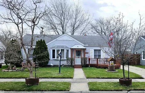 26541 Academy, Roseville, MI 48066