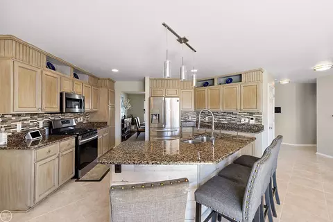 Kitchen - 21646 Phoenix, Macomb, MI 48044 photo 4 of 6