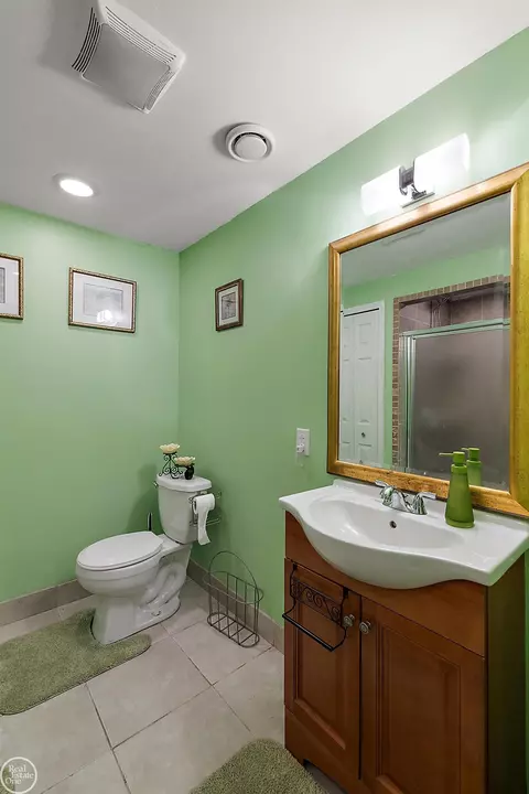 Bath - 21646 Phoenix, Macomb, MI 48044 photo 7 of 7