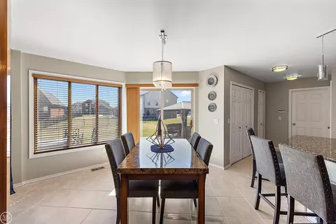 Dining - 21646 Phoenix, Macomb, MI 48044 photo 4 of 5