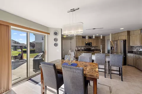 Dining - 21646 Phoenix, Macomb, MI 48044 photo 3 of 5