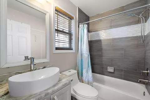 Bath - 21646 Phoenix, Macomb, MI 48044 photo 6 of 7