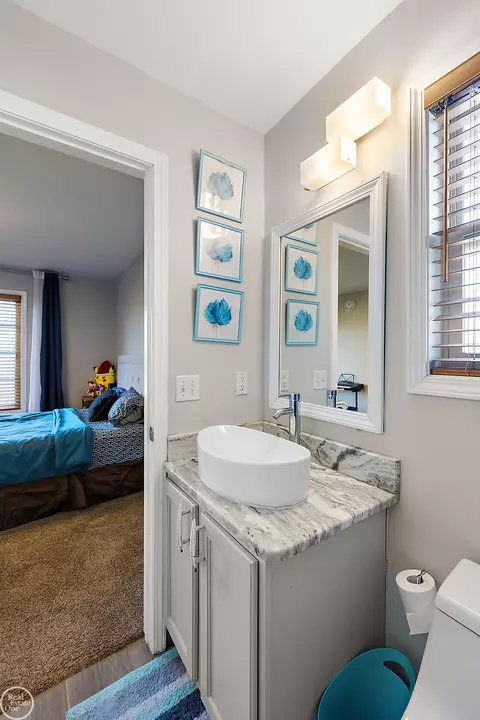 Bath - 21646 Phoenix, Macomb, MI 48044 photo 4 of 7