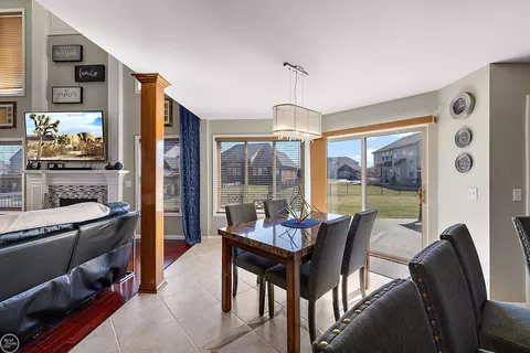 Dining - 21646 Phoenix, Macomb, MI 48044 photo 5 of 5