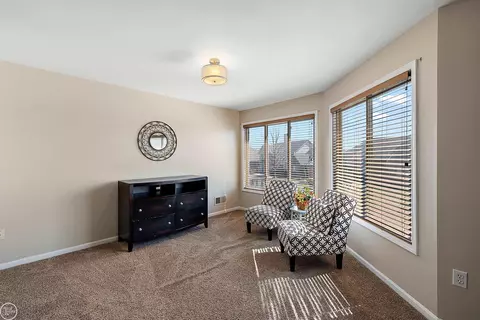 Living - 21646 Phoenix, Macomb, MI 48044 photo 6 of 6