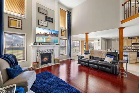 Living - 21646 Phoenix, Macomb, MI 48044 photo 5 of 6