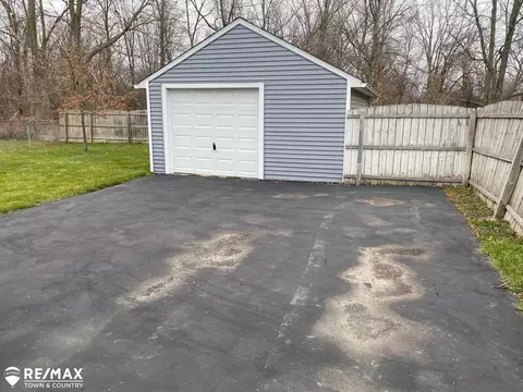 1087 Chrysler, Mount Morris, MI 48458 photo 5