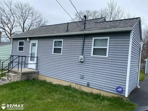 1087 Chrysler, Mount Morris, MI 48458 photo 2
