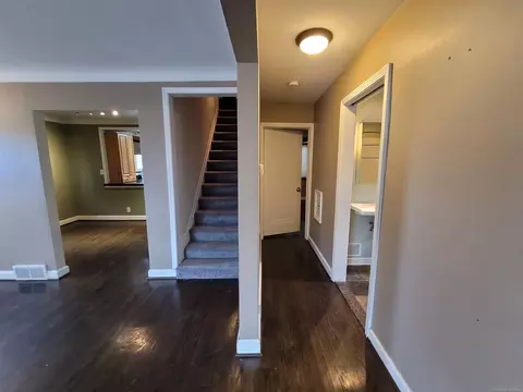 Entry Way - 831 Roslyn, Grosse Pointe Woods, MI 48236 photo 1 of 5