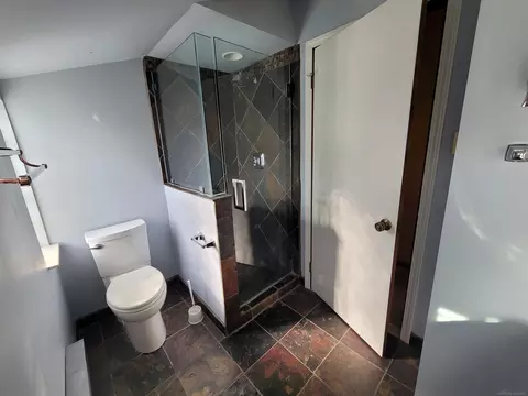 Bath - 831 Roslyn, Grosse Pointe Woods, MI 48236 photo 6 of 6