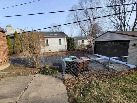Exterior - 831 Roslyn, Grosse Pointe Woods, MI 48236 photo 3 of 6