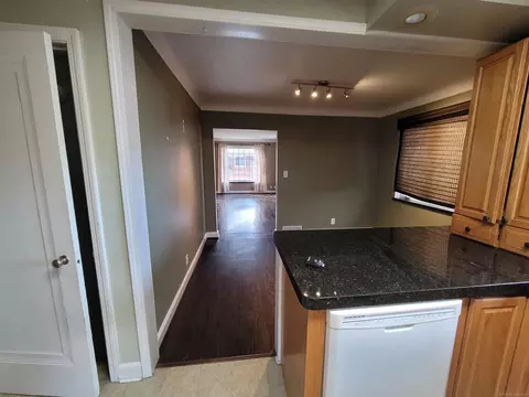 Kitchen - 831 Roslyn, Grosse Pointe Woods, MI 48236 photo 3 of 3
