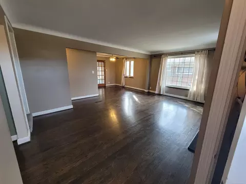 Living - 831 Roslyn, Grosse Pointe Woods, MI 48236 photo 1 of 5