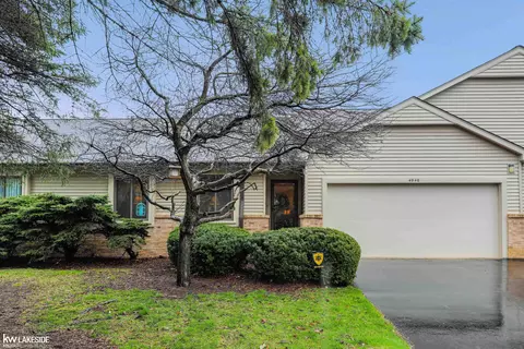 4946 Rivercrest, Waterford, MI 48328