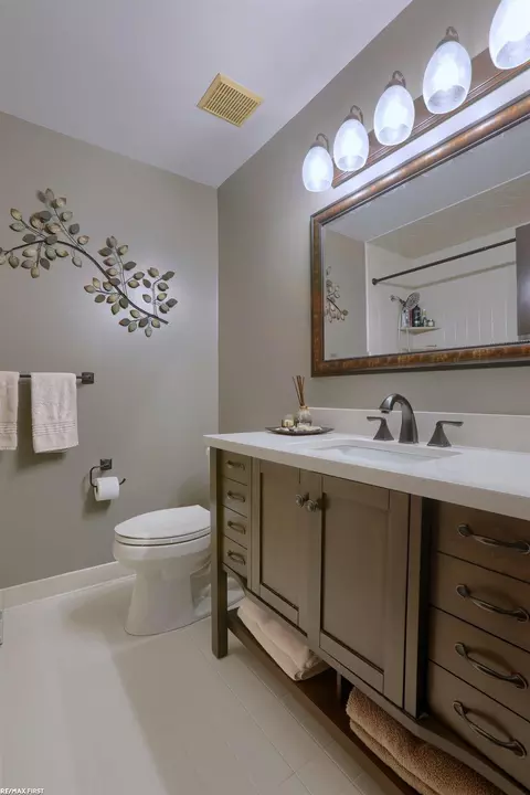 Bath - 50700 Shenandoah, Macomb, MI 48044 photo 2 of 3