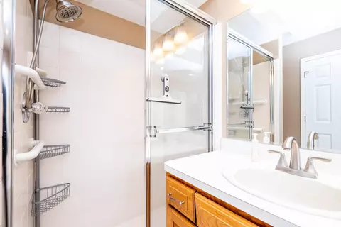 Bath - 16751 Cobblestone W, Macomb, MI 48042 photo 3 of 5