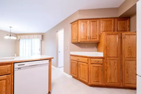 Kitchen - 16751 Cobblestone W, Macomb, MI 48042 photo 4 of 5
