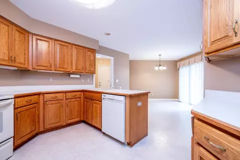 Kitchen - 16751 Cobblestone W, Macomb, MI 48042 photo 1 of 5