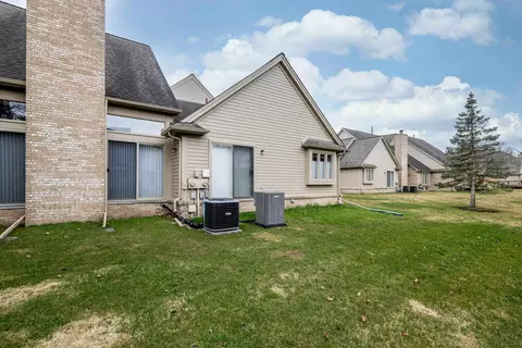 Exterior - 16751 Cobblestone W, Macomb, MI 48042 photo 9 of 11