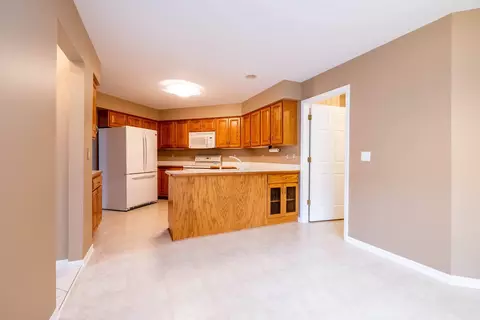 Kitchen - 16751 Cobblestone W, Macomb, MI 48042 photo 5 of 5