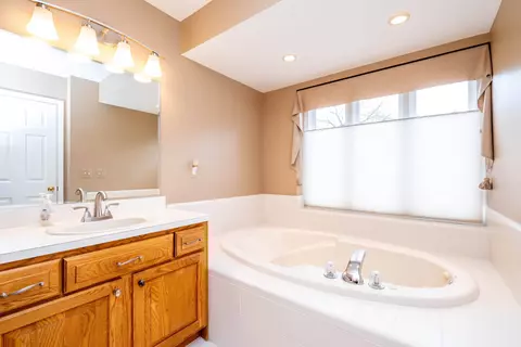 Bath - 16751 Cobblestone W, Macomb, MI 48042 photo 2 of 5