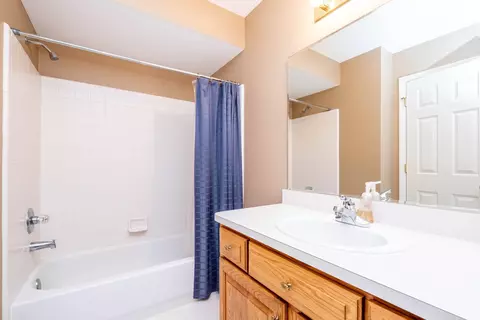 Bath - 16751 Cobblestone W, Macomb, MI 48042 photo 5 of 5