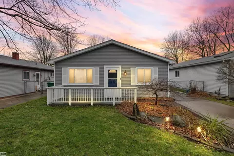 26082 Clear, Harrison, MI 48045