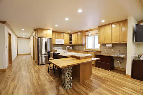 Kitchen - 9045 Springbrook, Davison, MI 48423 photo 1 of 7