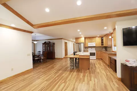 Dining - 9045 Springbrook, Davison, MI 48423 photo 1 of 3