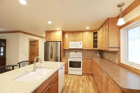 Kitchen - 9045 Springbrook, Davison, MI 48423 photo 3 of 7