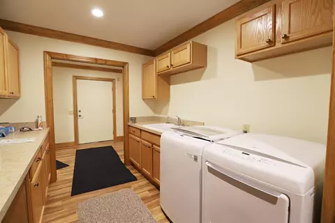 Kitchen - 9045 Springbrook, Davison, MI 48423 photo 7 of 7
