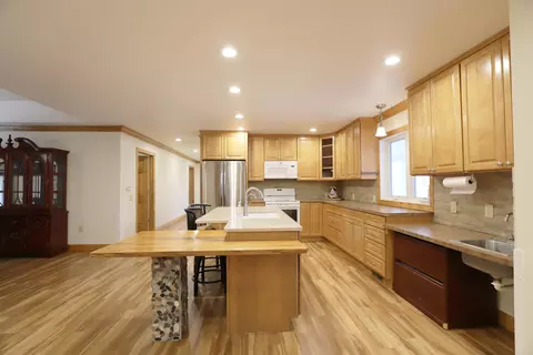 Kitchen - 9045 Springbrook, Davison, MI 48423 photo 2 of 7