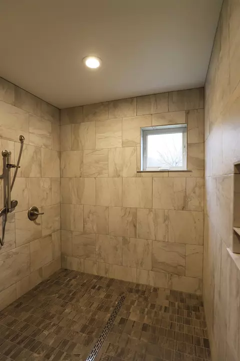Bath - 9045 Springbrook, Davison, MI 48423 photo 4 of 5